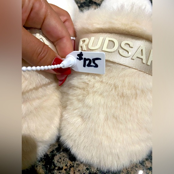 NWOT Rudsak Faux Fur Slippers - Picture 6 of 6